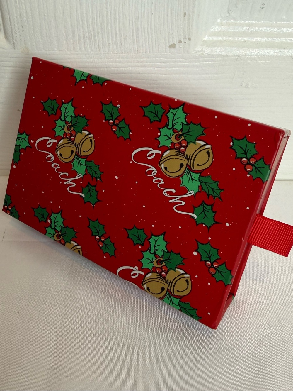COACH 1941 COLLECTIBLE HORSE AND CARRIAGE HOLIDAY LOGO HANG TAG CHARM - Picture 14 of 15